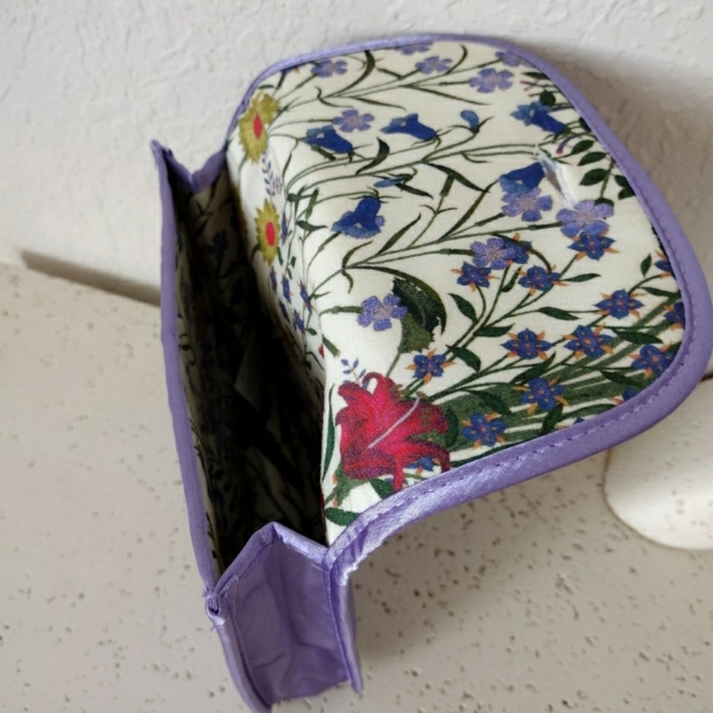 Gucci Beauty Pouch - Picture 6 of 16